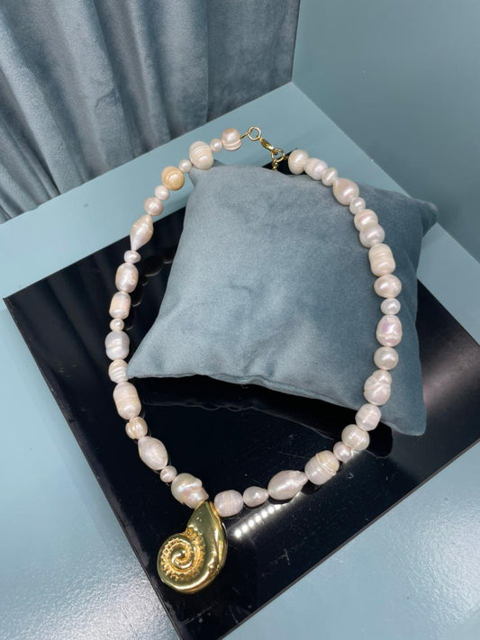 Luxury Pearl Necklace with Gold plated Nautilus