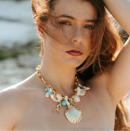 Κολιέ "Αφροδίτη"               Aegean Aphrodite Necklace
Golden Shell & Coral Statement Necklace