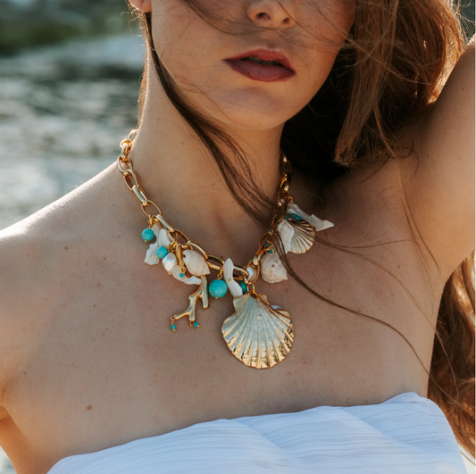 Κολιέ "Αφροδίτη"               Aegean Aphrodite Necklace
Golden Shell & Coral Statement Necklace