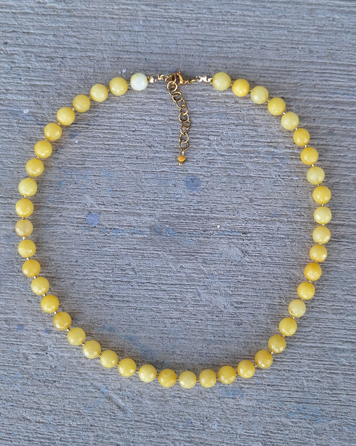Elegant Yellow Jade Bead Necklace – with Gold-Plated Adjustable Chain