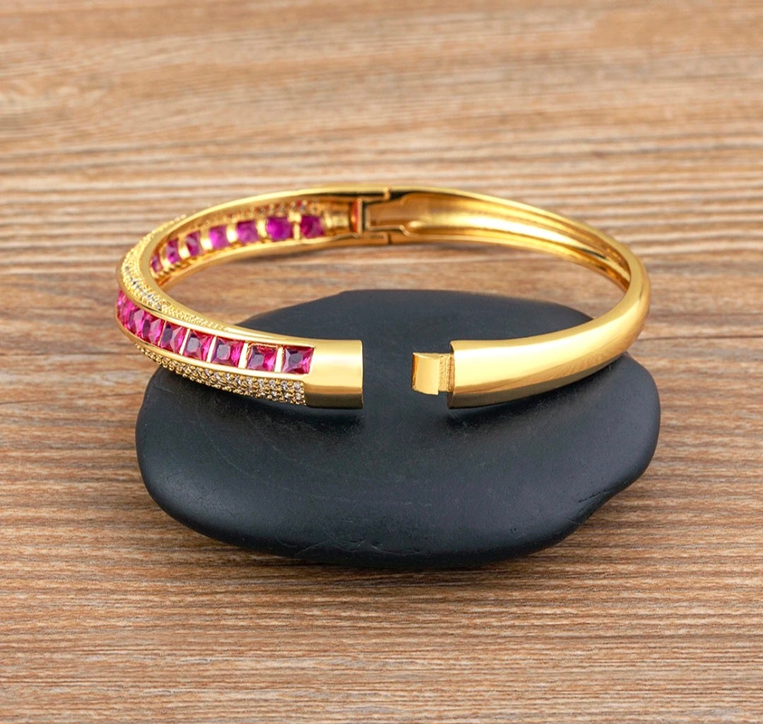 Luxurious 18K Gold Plated Bangle