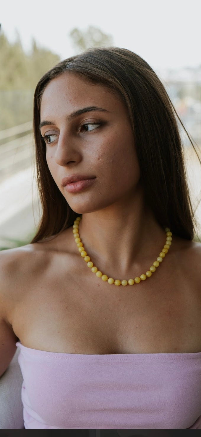Elegant Yellow Jade Bead Necklace – with Gold-Plated Adjustable Chain